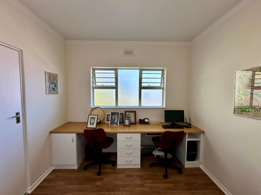 2 Bedroom Property for Sale in Sea Point Western Cape